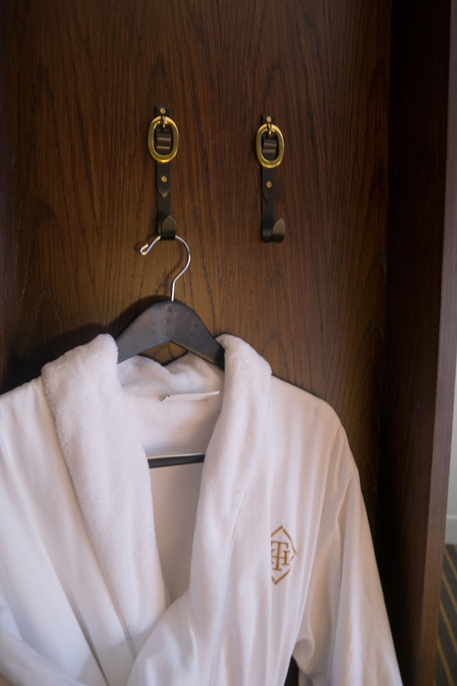 Suite (In Partnership With Seattle Made) thumbnail 6
