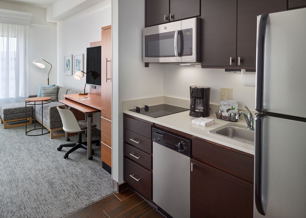 Suite, 1 Bedroom (Mobility/Hearing Accessible, Tub) photo 2