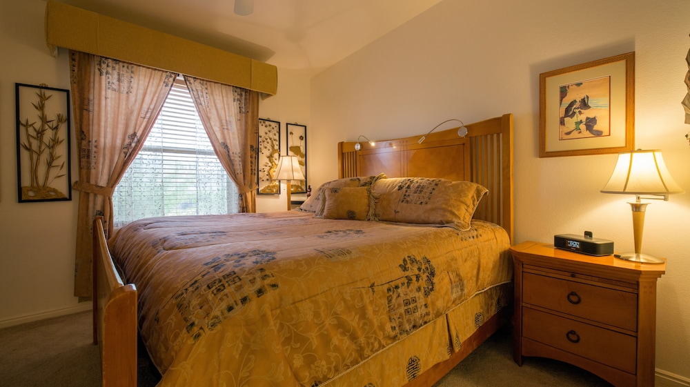 Standard Room, 1 King Bed, Ensuite photo 1