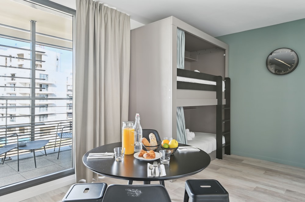 Large comfort studio, 1 double bed and 1 Bunk cabin bed, Balcony - Photo 5