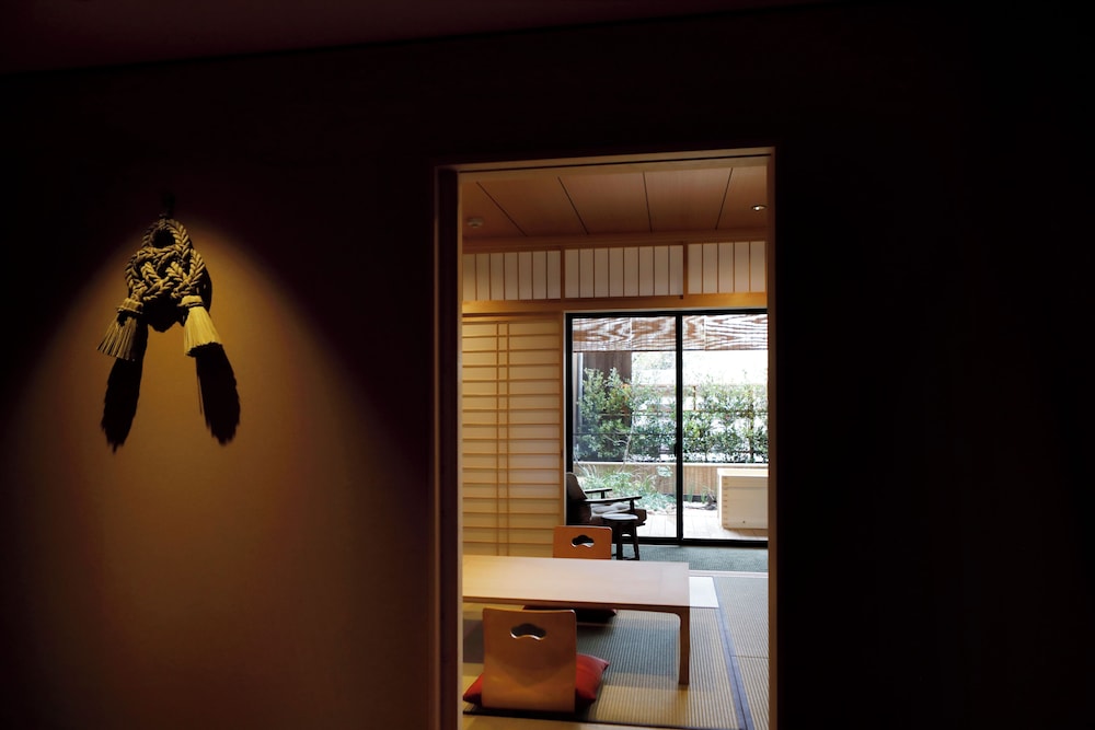 Deluxe Twin Room with Tatami Area and Open-Air Bath - Non-Smoking thumbnail 5