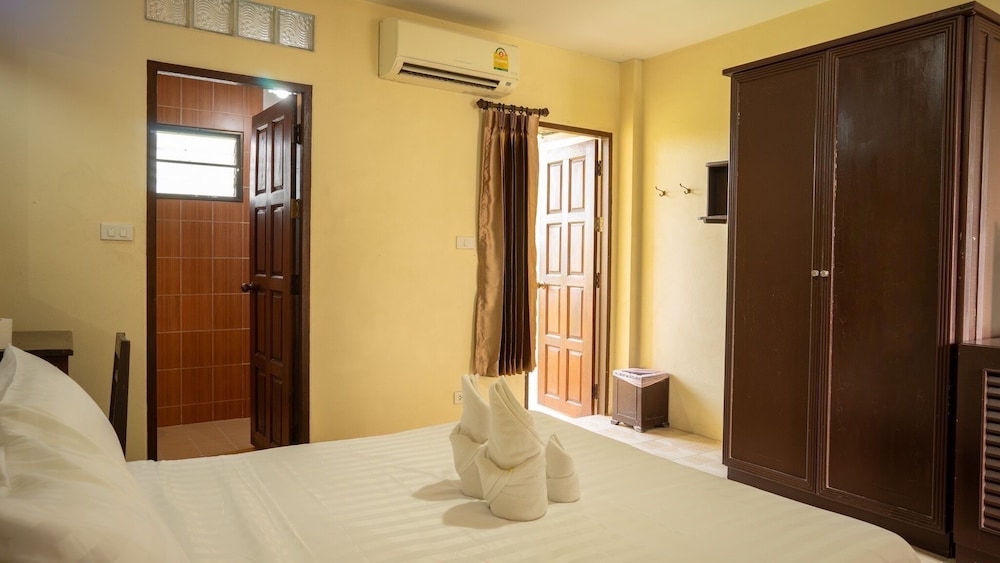 Superior Twin Room, Non Smoking - Photo 2