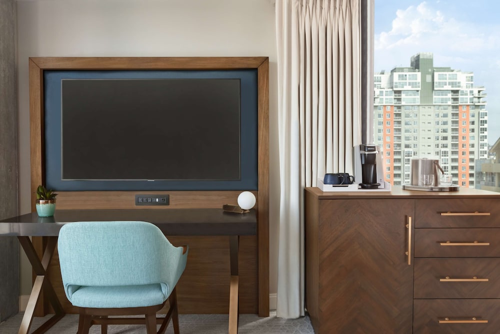Room, 2 Queen Beds, Accessible, City View (Hearing)