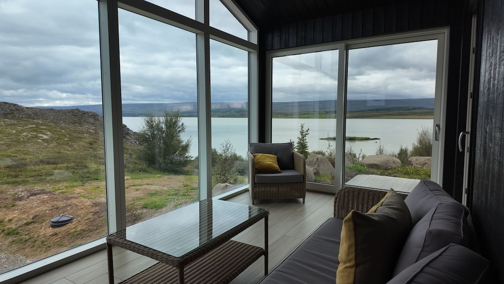 Suite, Lake View