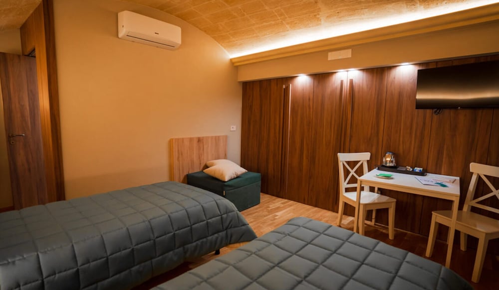 Standard Triple Room - Photo 7