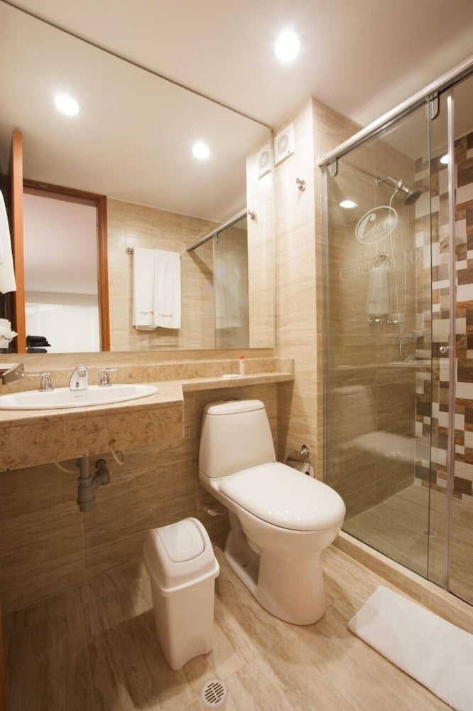 Standard Room, 2 Twin Beds - Photo 1
