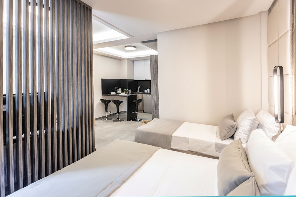 Deluxe Family Suite Open Plan - Photo 31