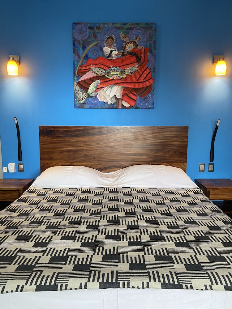 Luxury Room, 1 King Bed, Ocean View, Beachfront