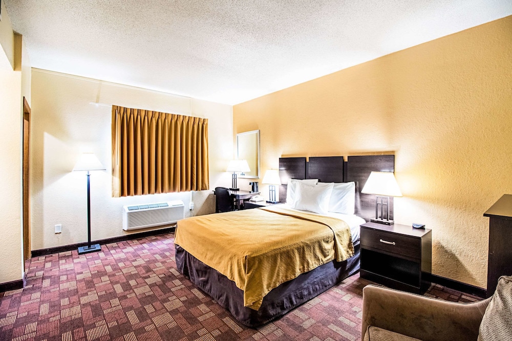 Standard Room, 1 Queen Bed, Non Smoking photo 1