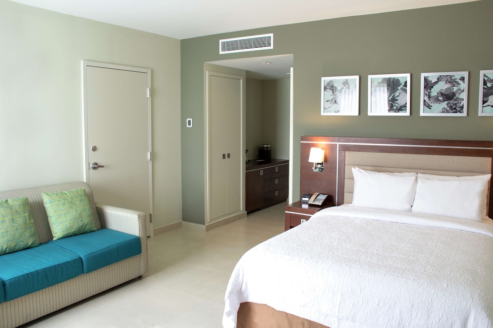 Studio, 1 Queen Bed, Refrigerator