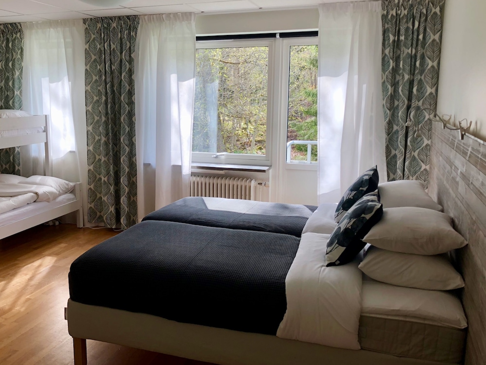 Family Room, Multiple Beds (XL)