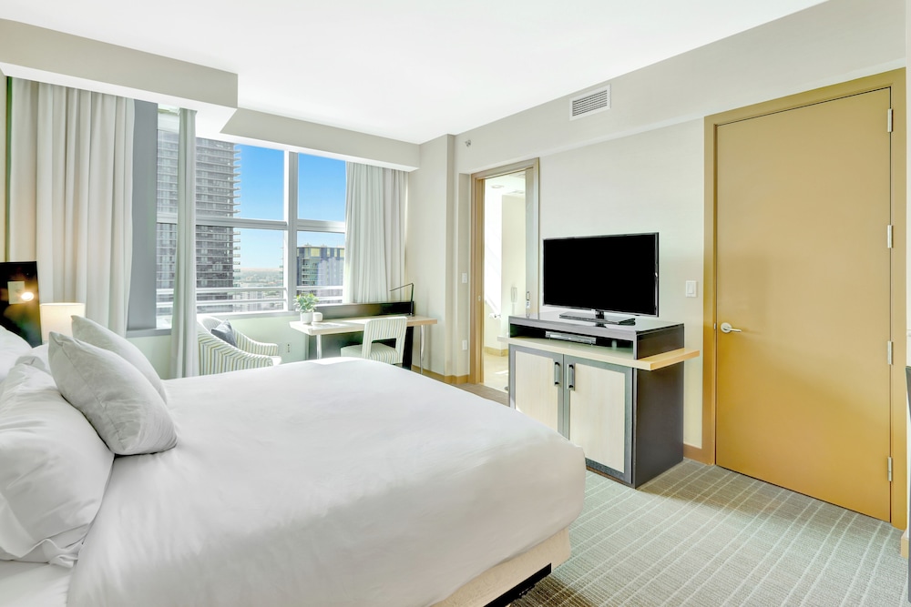 Luxury Studio, 1 King Bed with Sofa bed photo 3