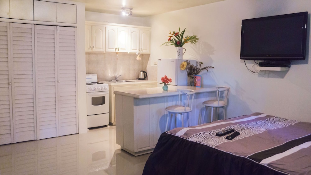 Suite Studio Confort, 1 grand lit et 1 canapé-lit, accès piscine, côté jardin