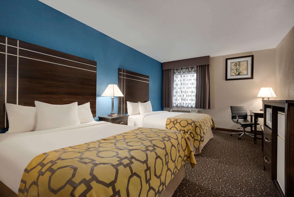 Room, 2 Queen Beds, Accessible, Non Smoking - Photo 1