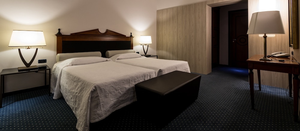Superior Double or Twin Beds - Photo 3