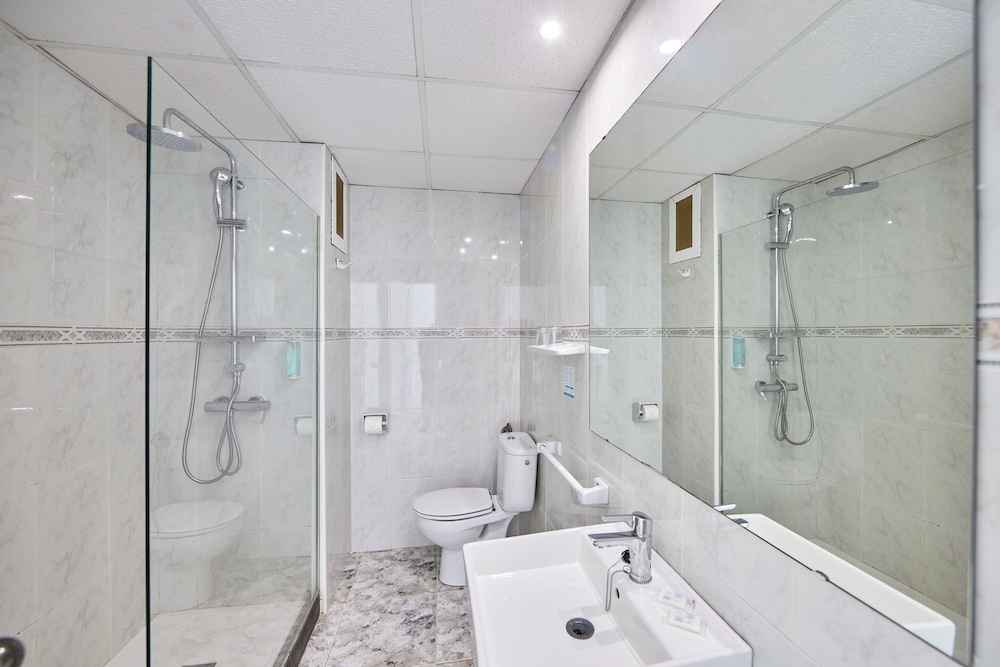 Standard Double Room - Photo 8