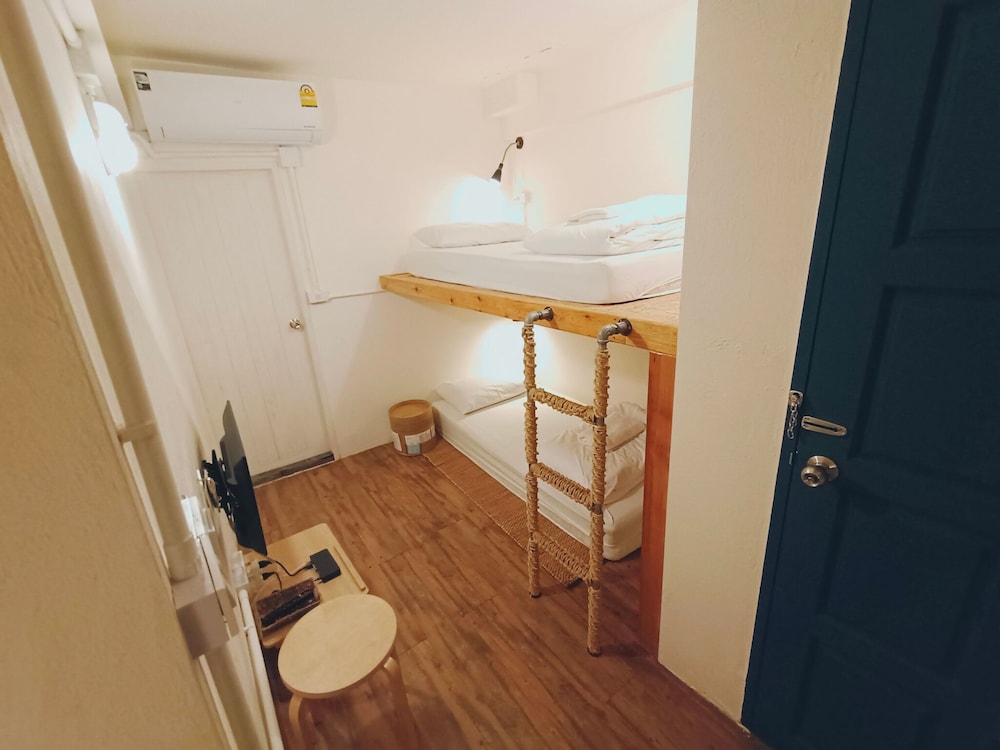 Twin Room, Non Smoking, Ensuite (New Wing) photo 1