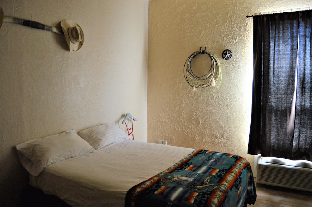 Room, 1 Queen Bed photo 1