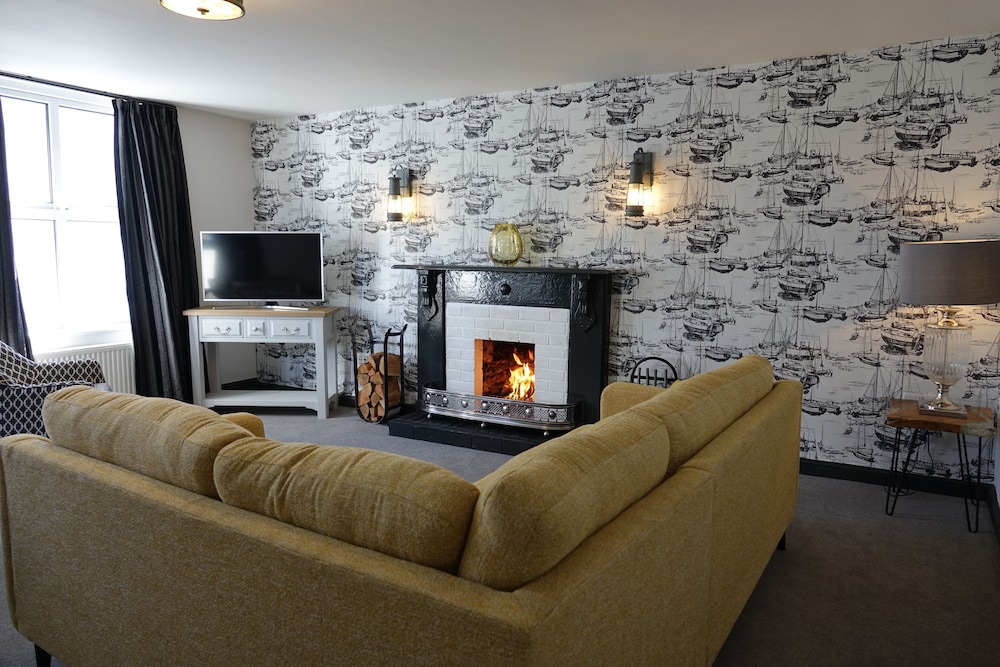 Family House photo 1