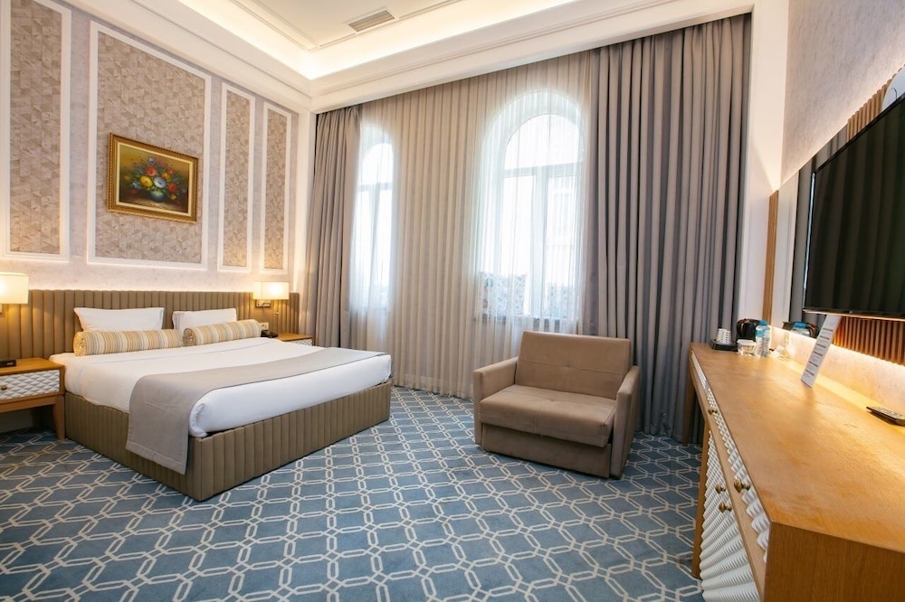 Superior Room, 1 King Bed - Photo 3