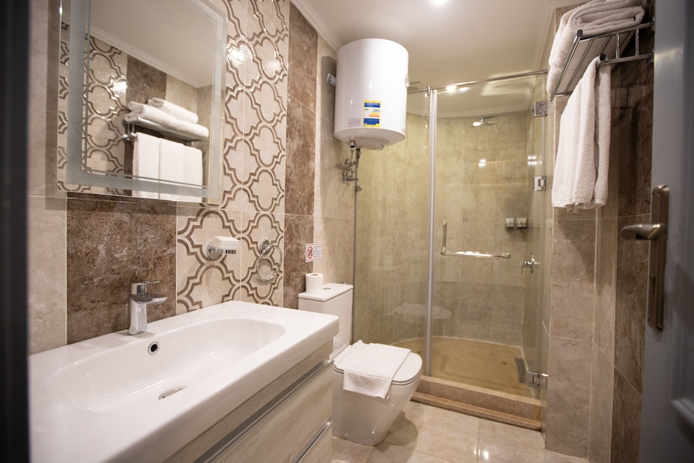 Economy Triple Room - Photo 9