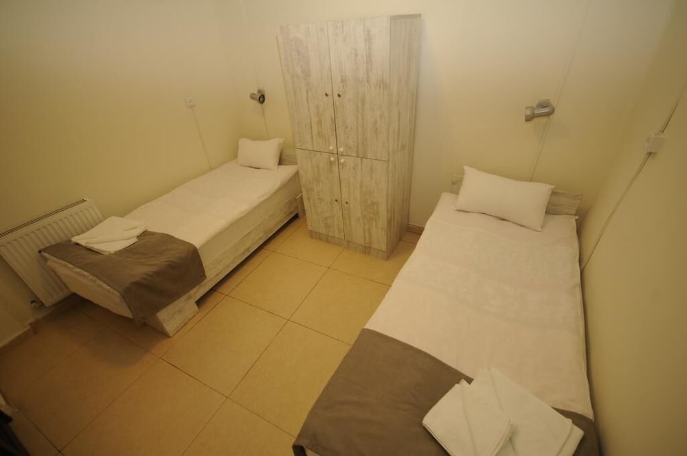 Economy Twin Room photo 2