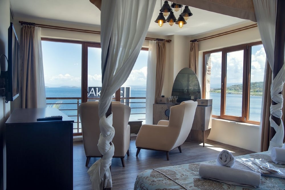 Deluxe Studio Suite, Sea View, Sea Facing photo 2
