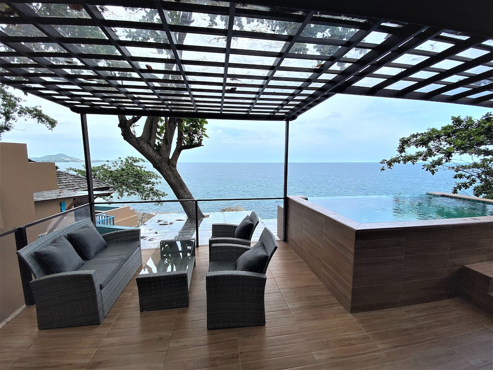 Grand Pool Villa