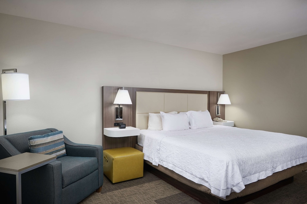 Room, 1 King Bed, Accessible - Photo 4