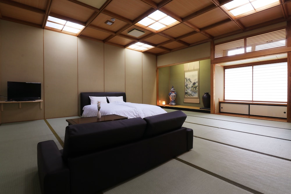 Room - Photo 2