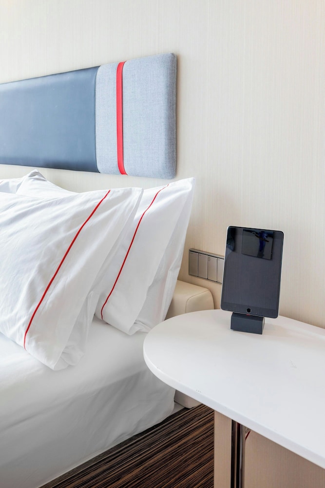 Room, 1 King Bed (High Floor) thumbnail 5