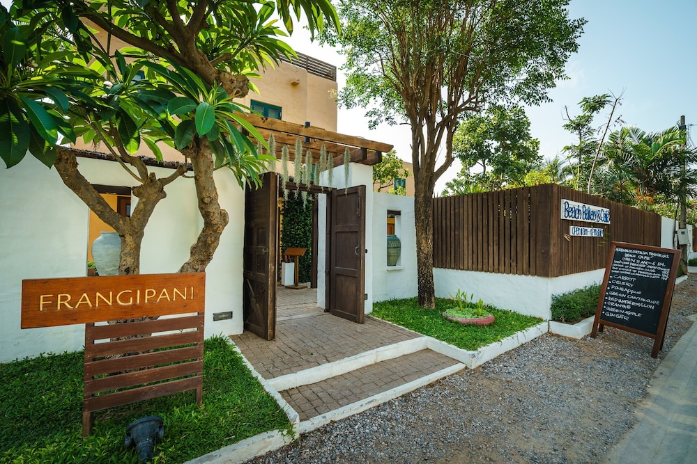 2BR Frangipani Beachfront Pool Access Suite - Photo 3