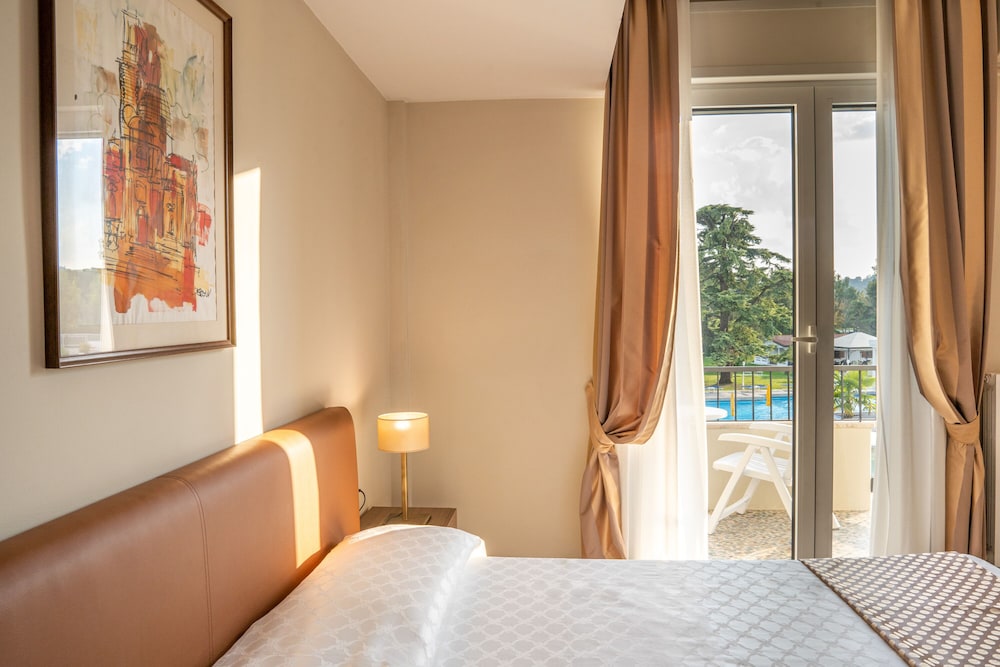 Deluxe Double Room, Balcony - Photo 1