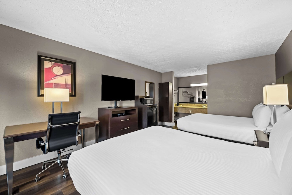 Standard Room, 2 Queen Beds, Non Smoking - Photo 3