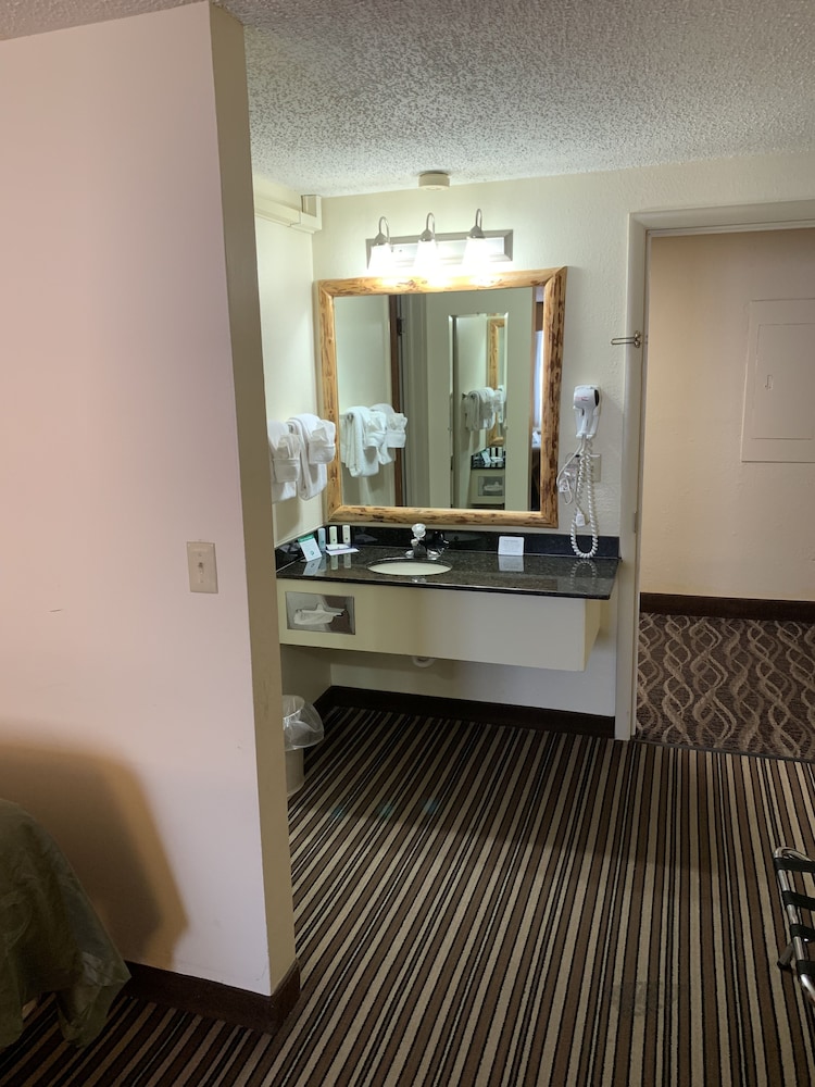 Business Suite, 1 King Bed, Non Smoking photo 2