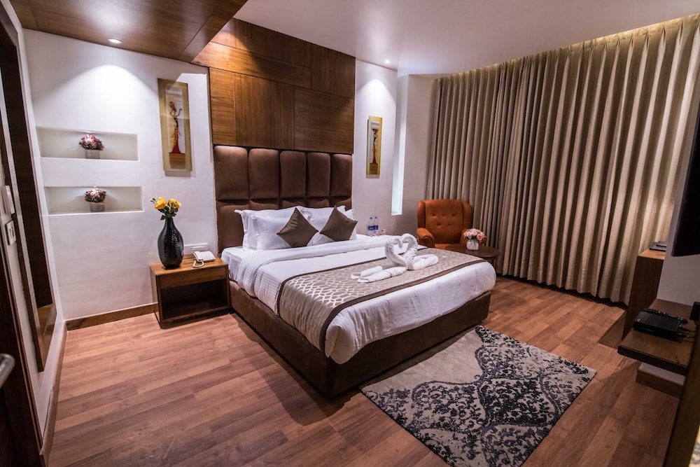 Luxury Room, Balcony - Photo 14