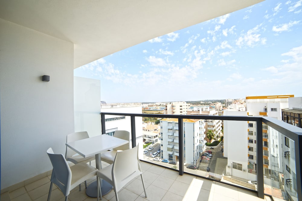 Family Suite, City View (2 Adults) - Photo 6