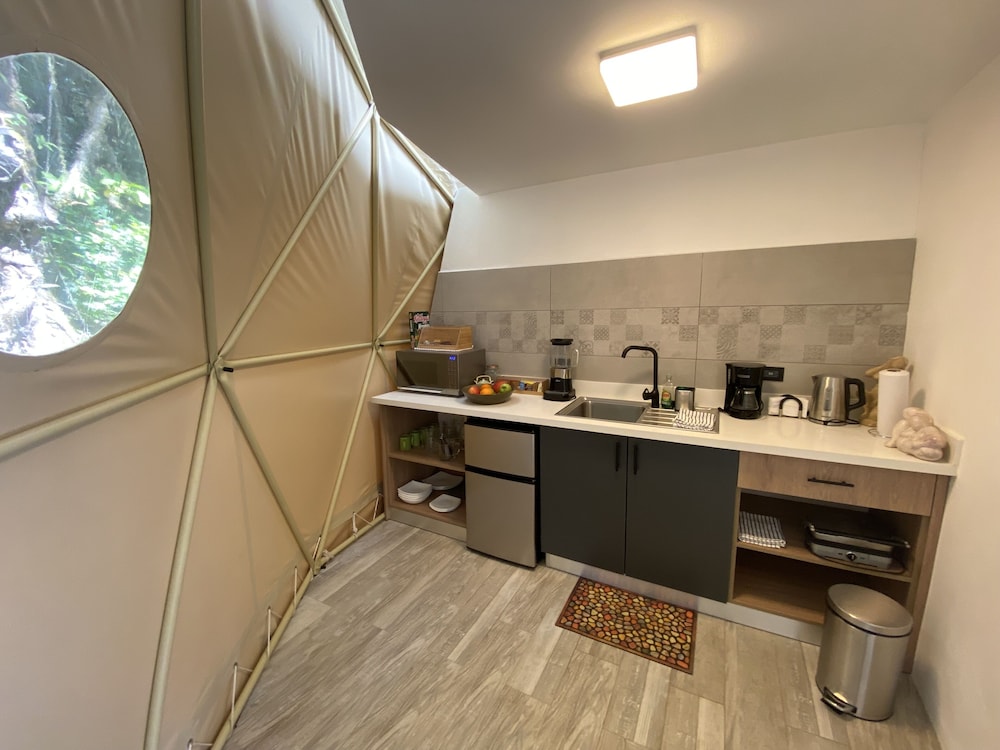 Premium Tent, 1 Queen Bed, Terrace, Mountain View photo 3