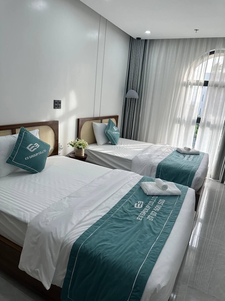 Family Room, Balcony, Partial Sea View