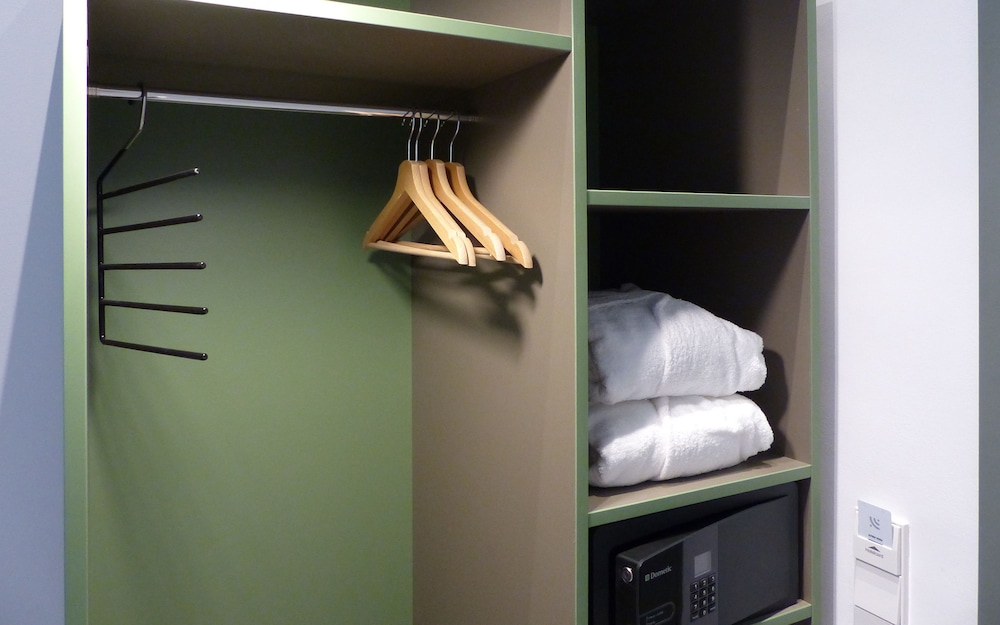 Double Room (Street Facing) photo 3