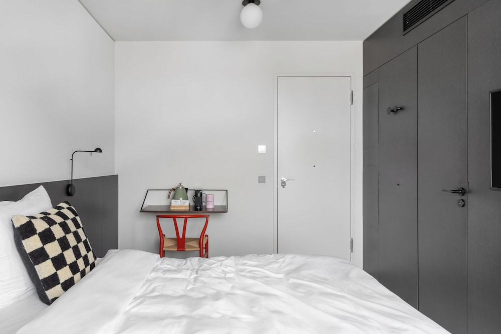 Medium Room photo 3