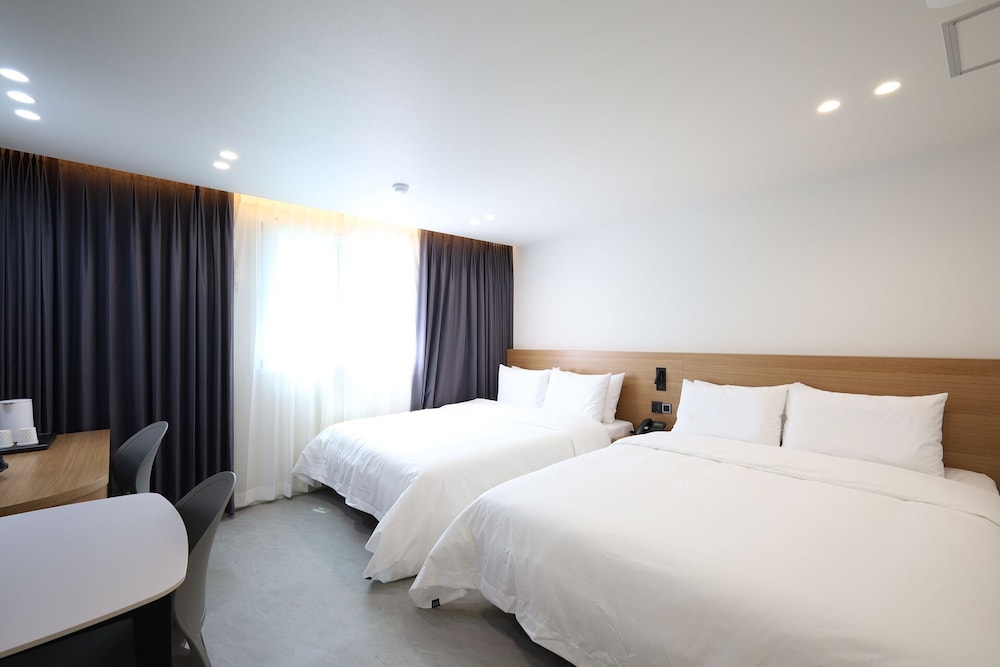 Deluxe Twin Room (A)