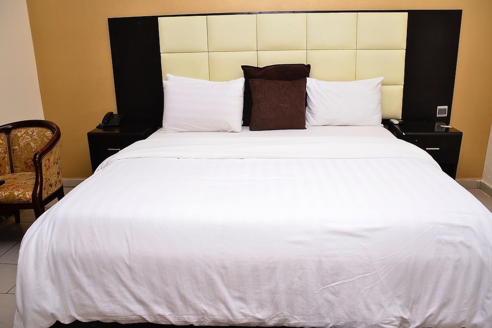 Penthouse, 2 Bedrooms, Ensuite photo 2
