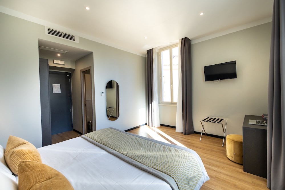 Superior Room thumbnail 6
