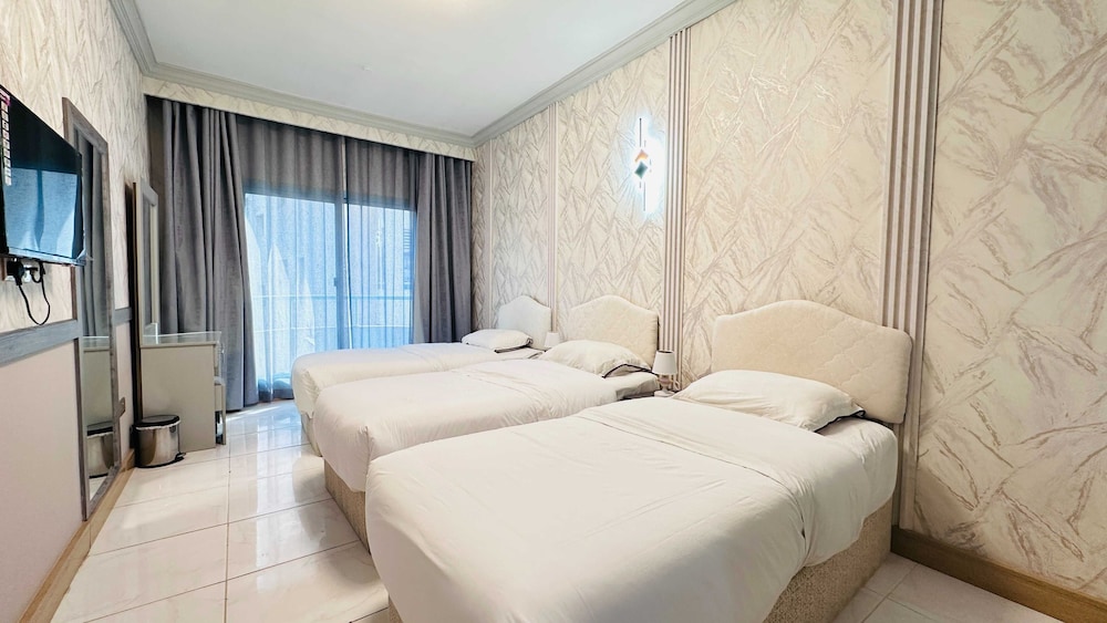 Deluxe Triple Room photo 3
