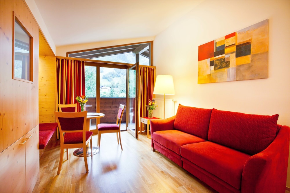 Studio, 1 Bedroom, Balcony, Mountainside photo 2