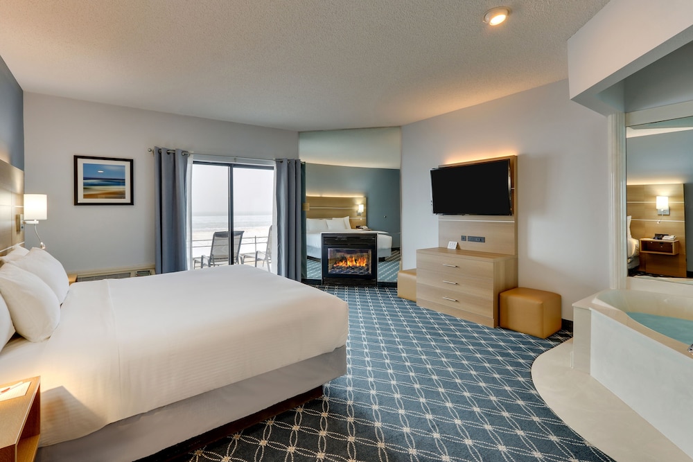 Deluxe Room, 1 King Bed, Jetted Tub, Patio, Lake View