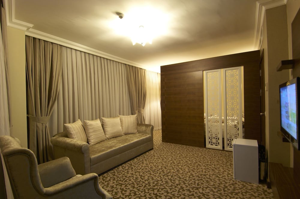 Suite, Corner photo 3