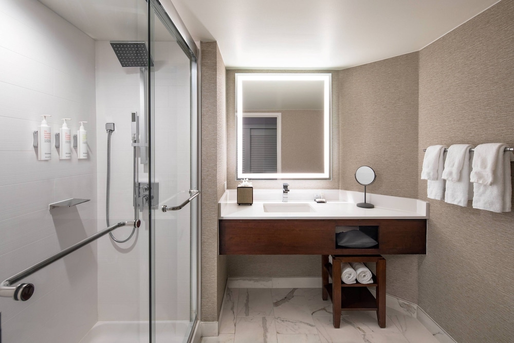 Premium Room, 1 Queen Bed, Sea View (Balcony) - Photo 4
