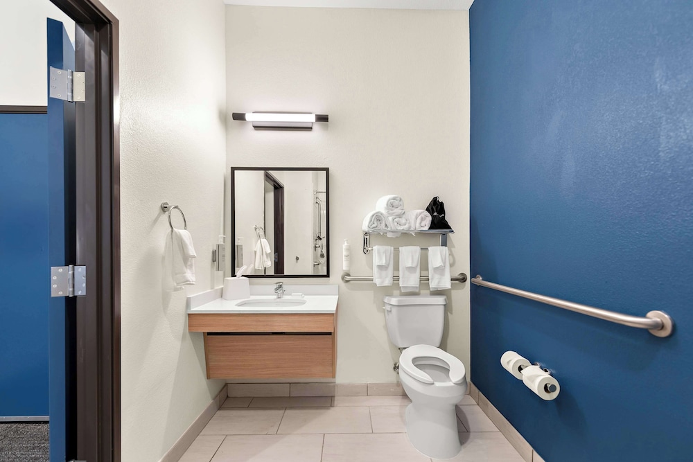 Room, 1 Bedroom, Accessible (Roll-In Shower) - Photo 4